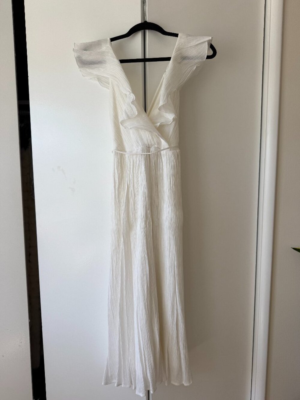 Lulus White Ruffle Deep V Maxi Dress XS Bridal